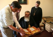Подписано соглашение о сотрудничестве между Тихвинской епархией и Русской христианской гуманитарной академией